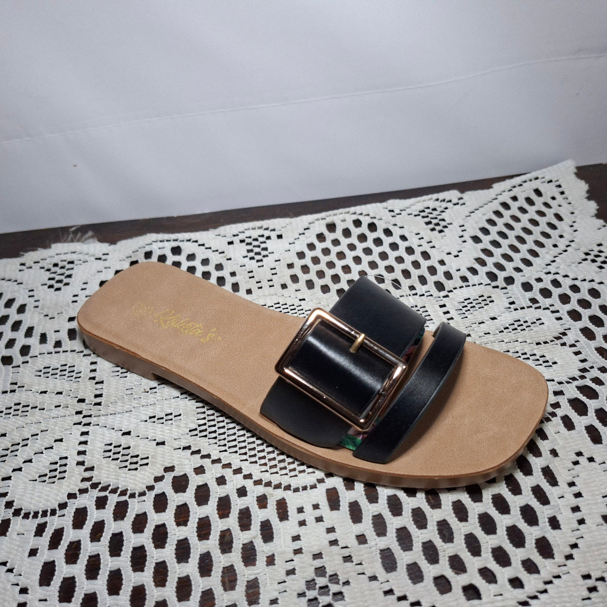 Sandalia color negro mate