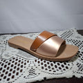 Sandalia tono dorado